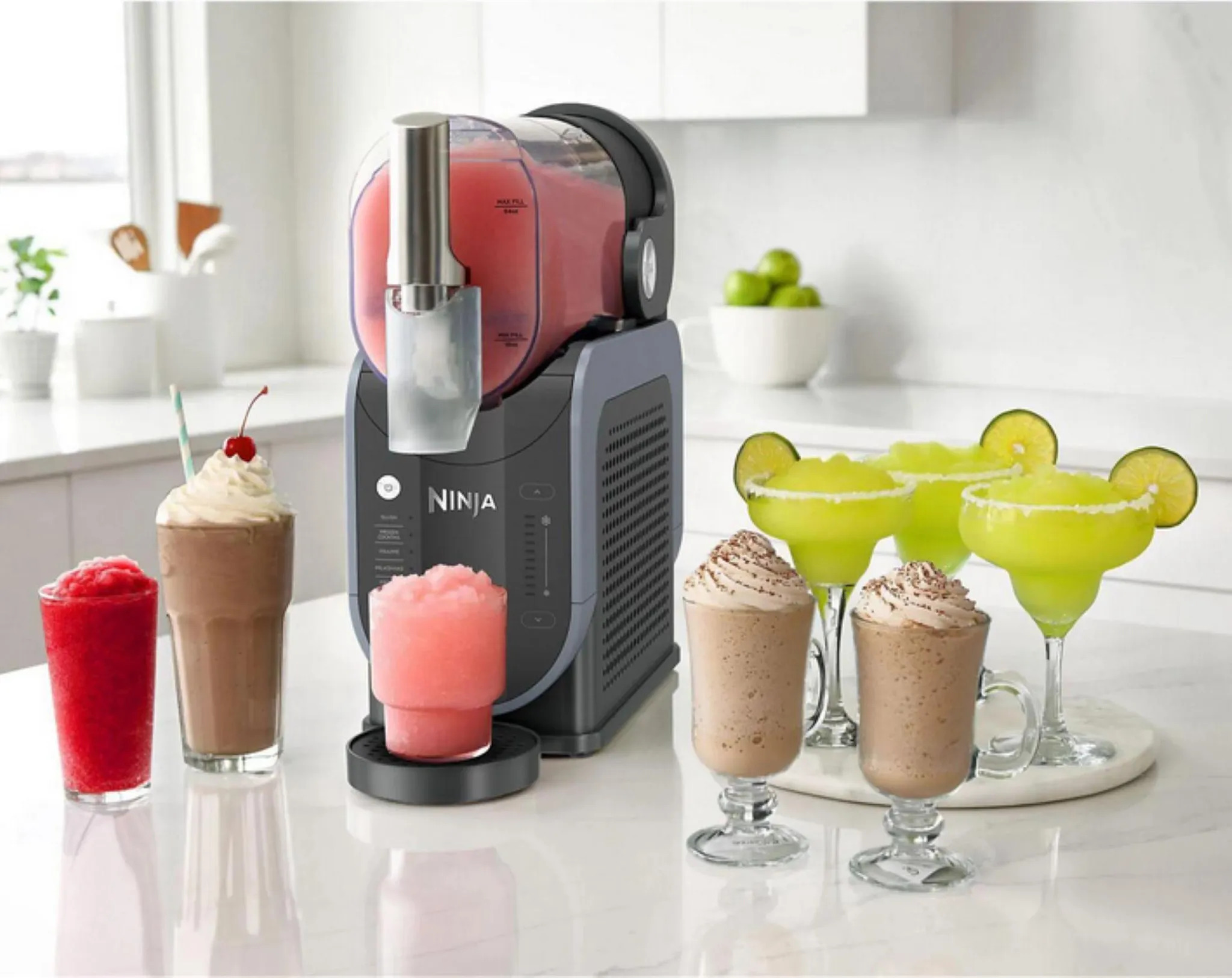 NINJA SLUSHi FS301EU bereitet Slush, Frozen Cocktails, Milkshakes und Frappés zu