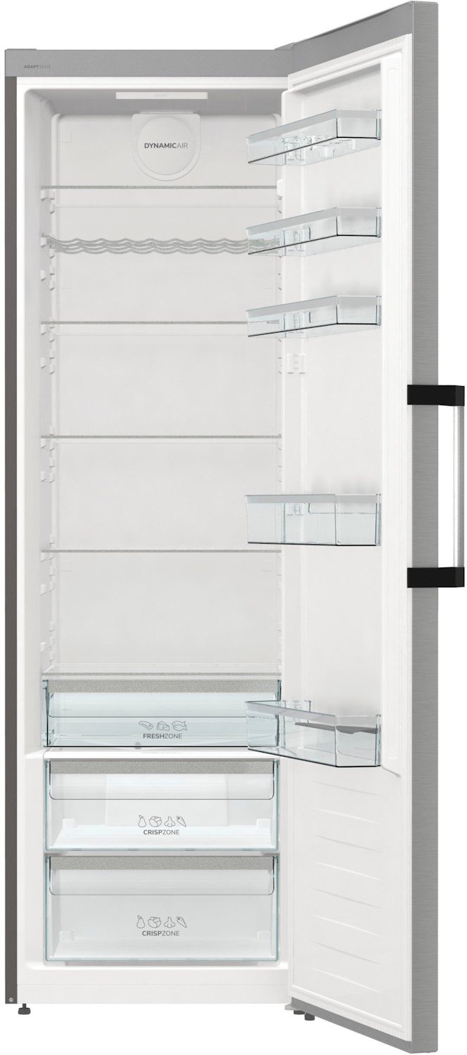 Innenraum des Gorenje R619DAXL6 Kühlschranks. Gorenje R619DAXL6 Kühlschrank mit offener Tür, Innenraum mit Glasböden und Flaschenregal.