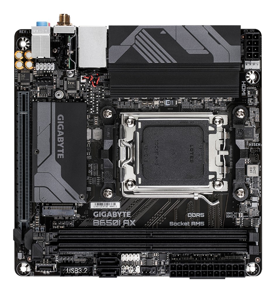 GIGABYTE B650I AX