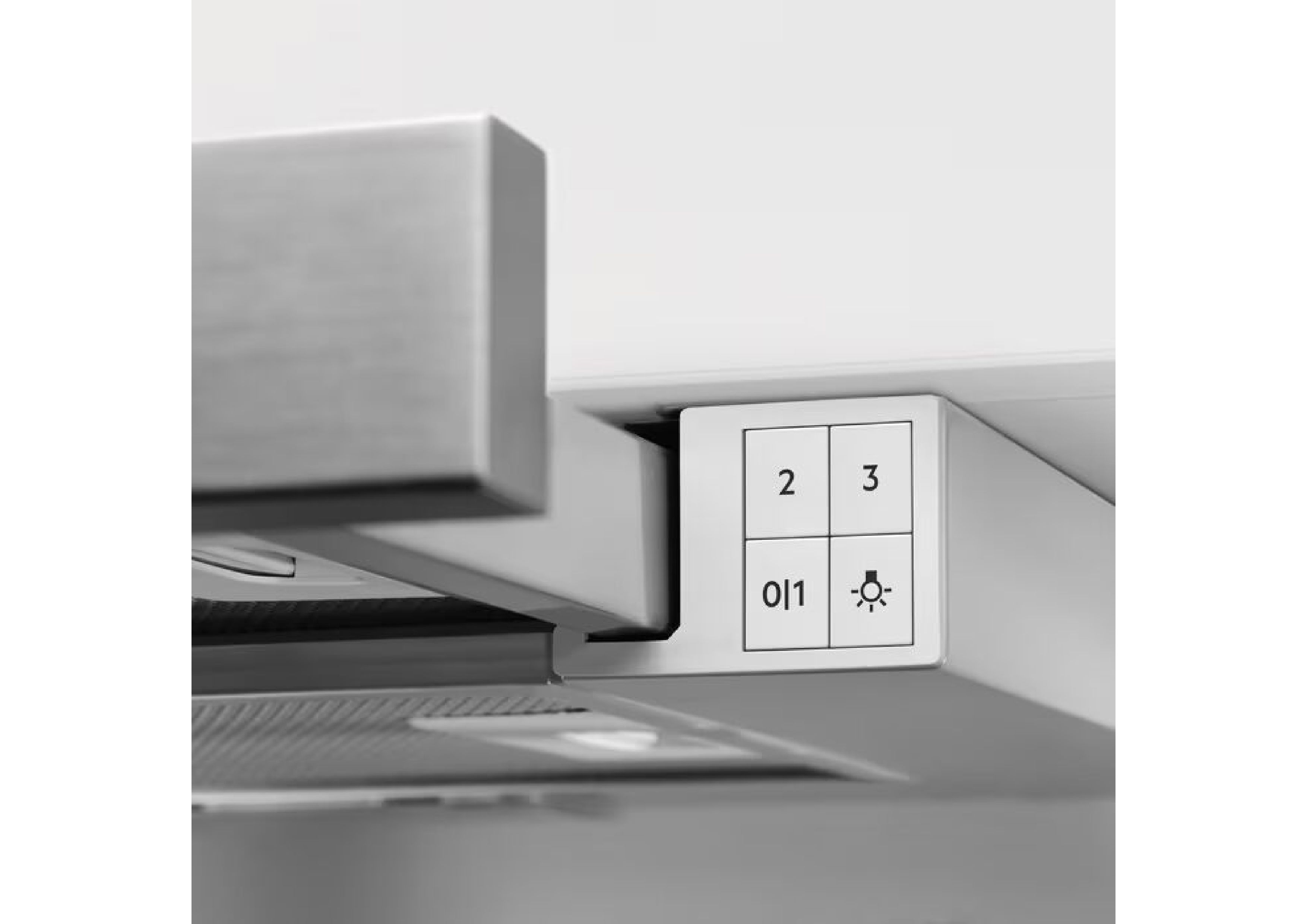 Detailansicht der mechanischen Drucktasten an der Seite der Dunstabzugshaube mit den Stufen 2, 3 sowie Ein/Aus und Lichtschalter.