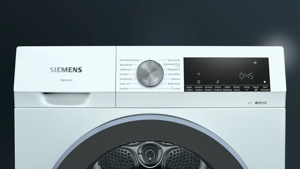 Detailansicht der Bedienblende mit großem LED-Display, das die Restlaufzeit (0:45) und die Trockenziel-Optionen anzeigt.