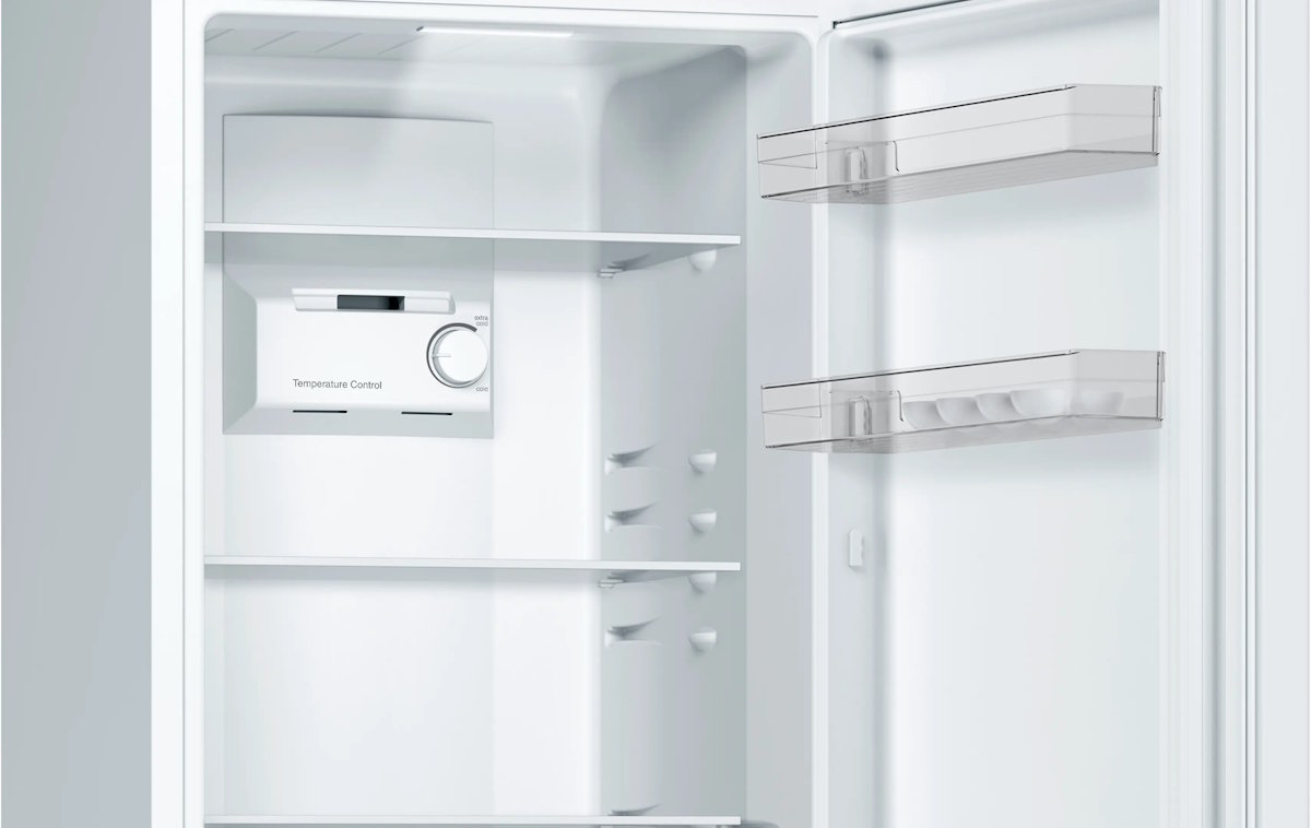 Bosch KGN33NWEB with FreshSense sensors for continuous temperature monitoring and even glare-free LED interior lighting