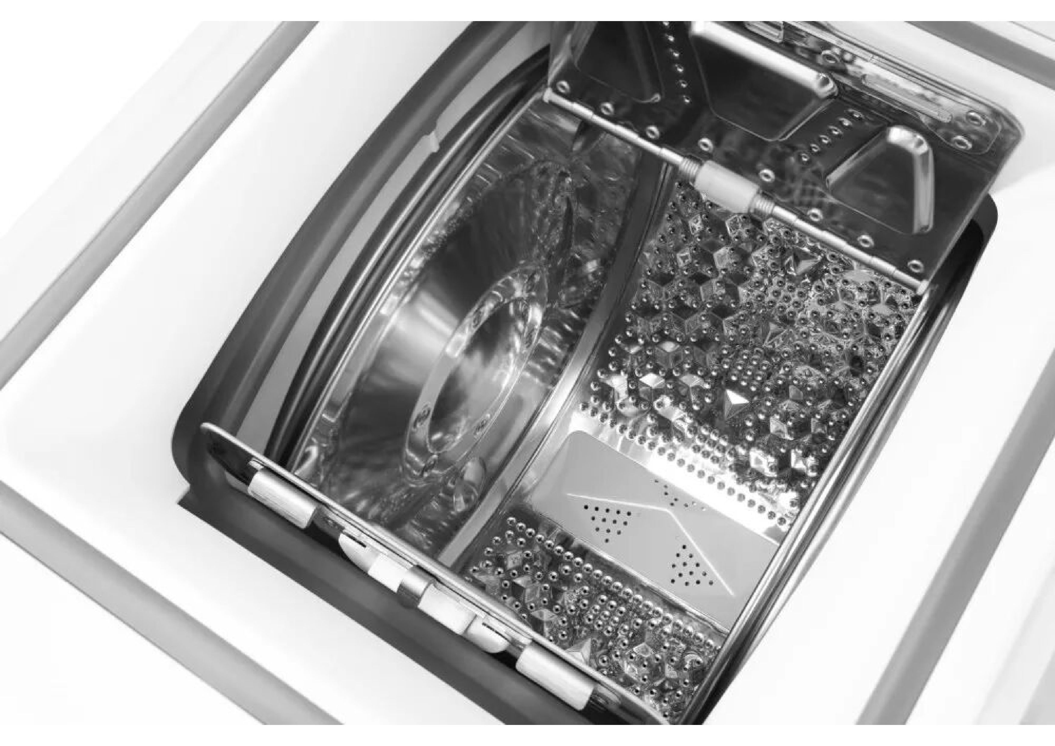 Innenansicht der geöffneten Edelstahltrommel des Midea Topladers mit strukturierter Oberfläche