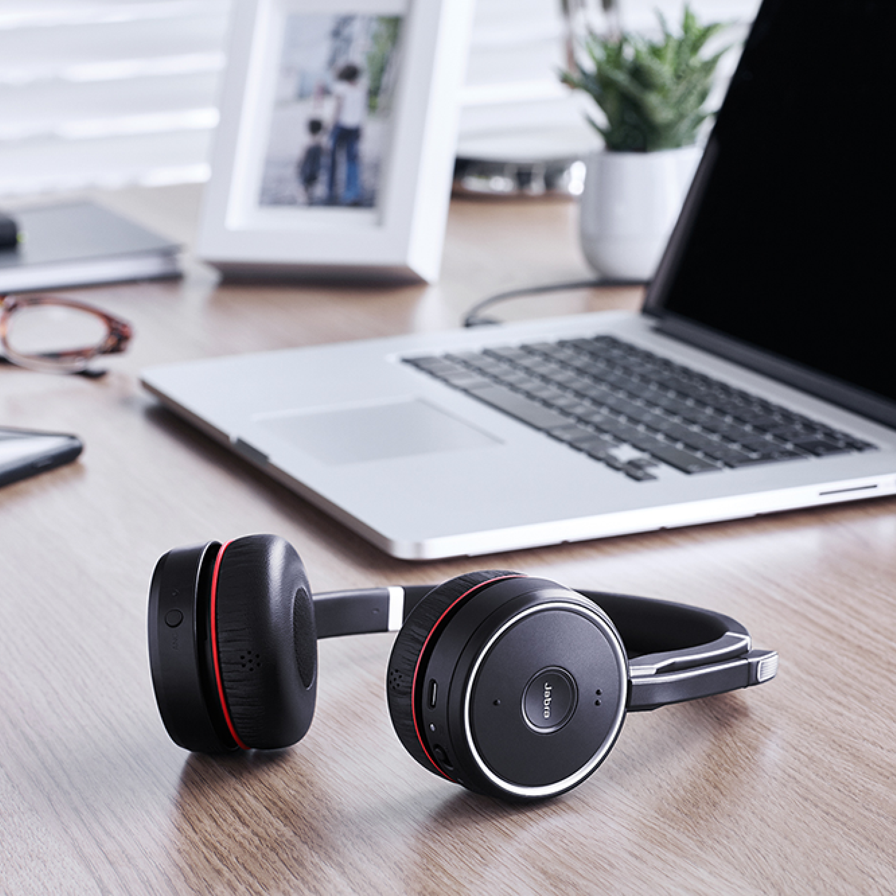 Jabra Evolve 75 UC Stereo - Headset - Kabellos inkl. USB Link 380a, Bluetooth, ANC EAN: 5706991020090