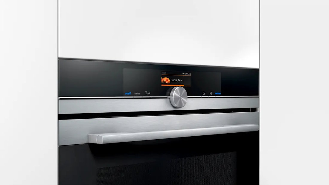 TFT-Display und Bedienfeld des Siemens HB676G0S1 Backofens