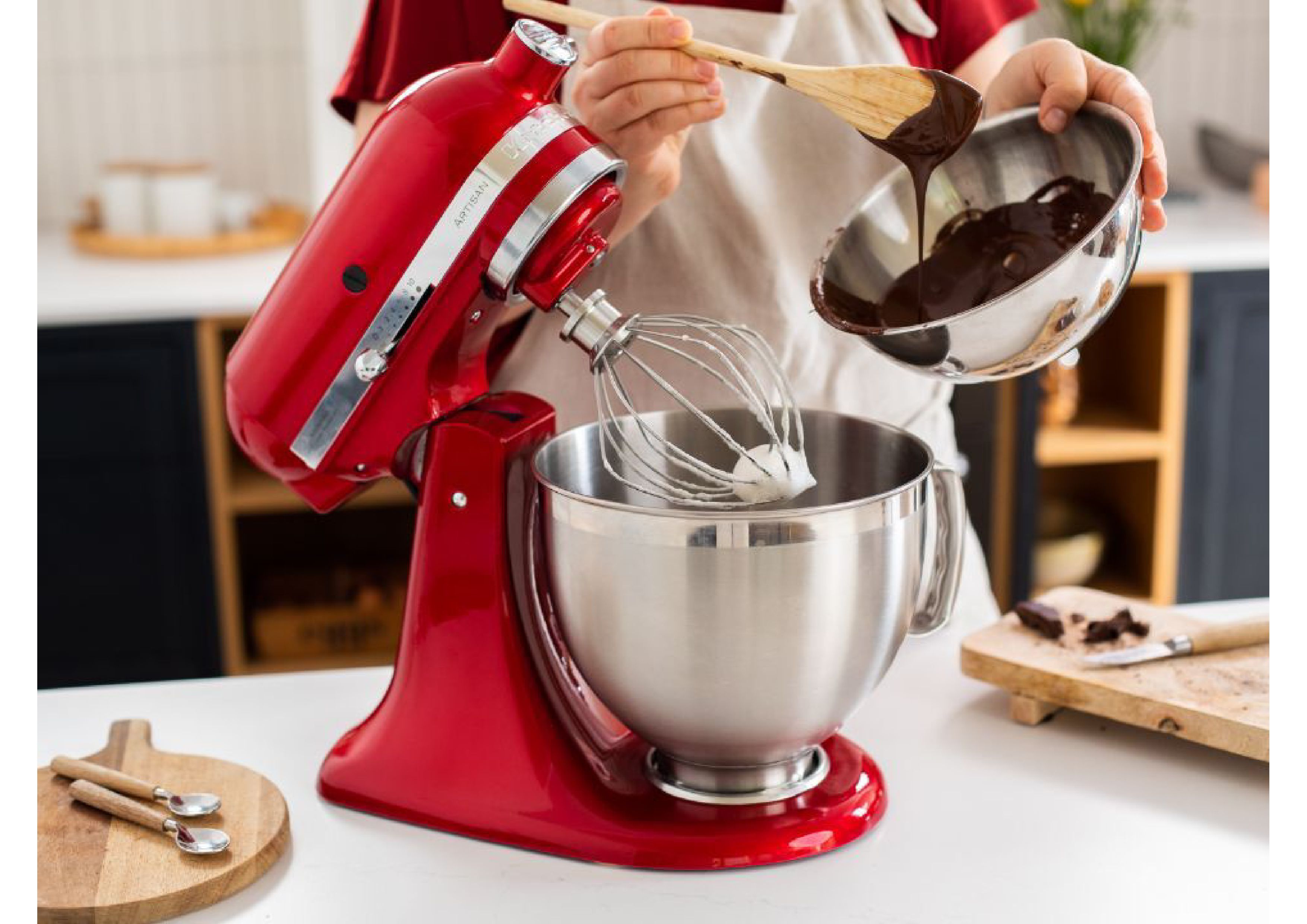 Two stainless steel bowls included in delivery