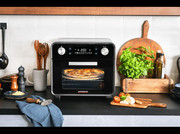 Gastroback 42815 Design Oven Air Fry & Pizza - Temperature range from 55°C to 220°C
