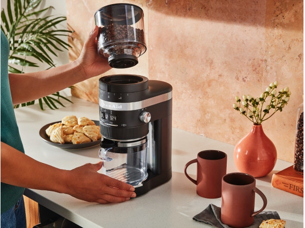 The KitchenAid coffee grinder - Artisan 5KCG843 is a powerful and precise Coffee grinder, EAN: 8003437607776